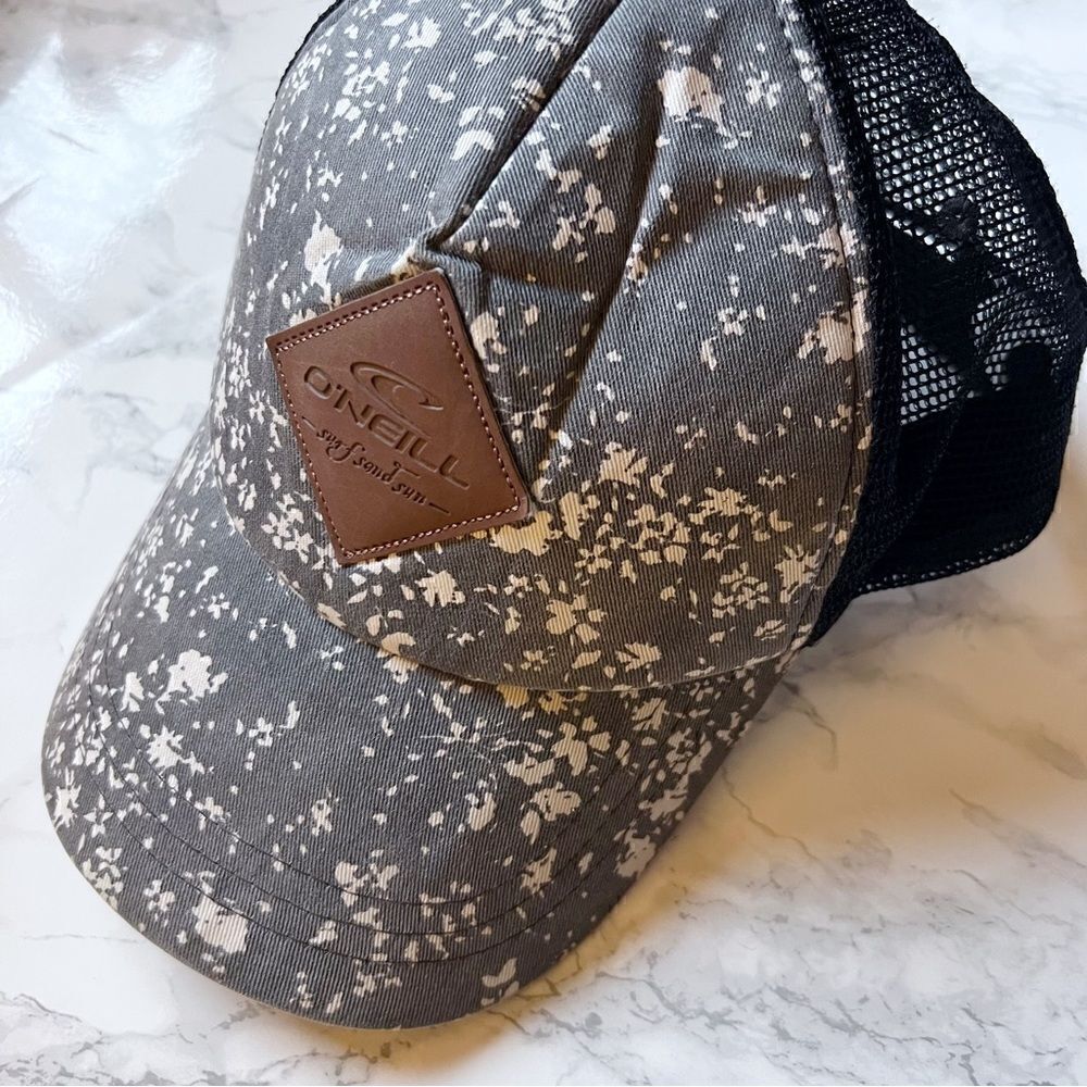 O’Neill mesh snap back trucker hat